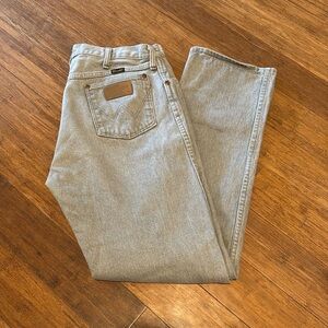 Wrangler Jeans Men’s Vintage 80’s EUC Grey size 34 x 34
Made in USA